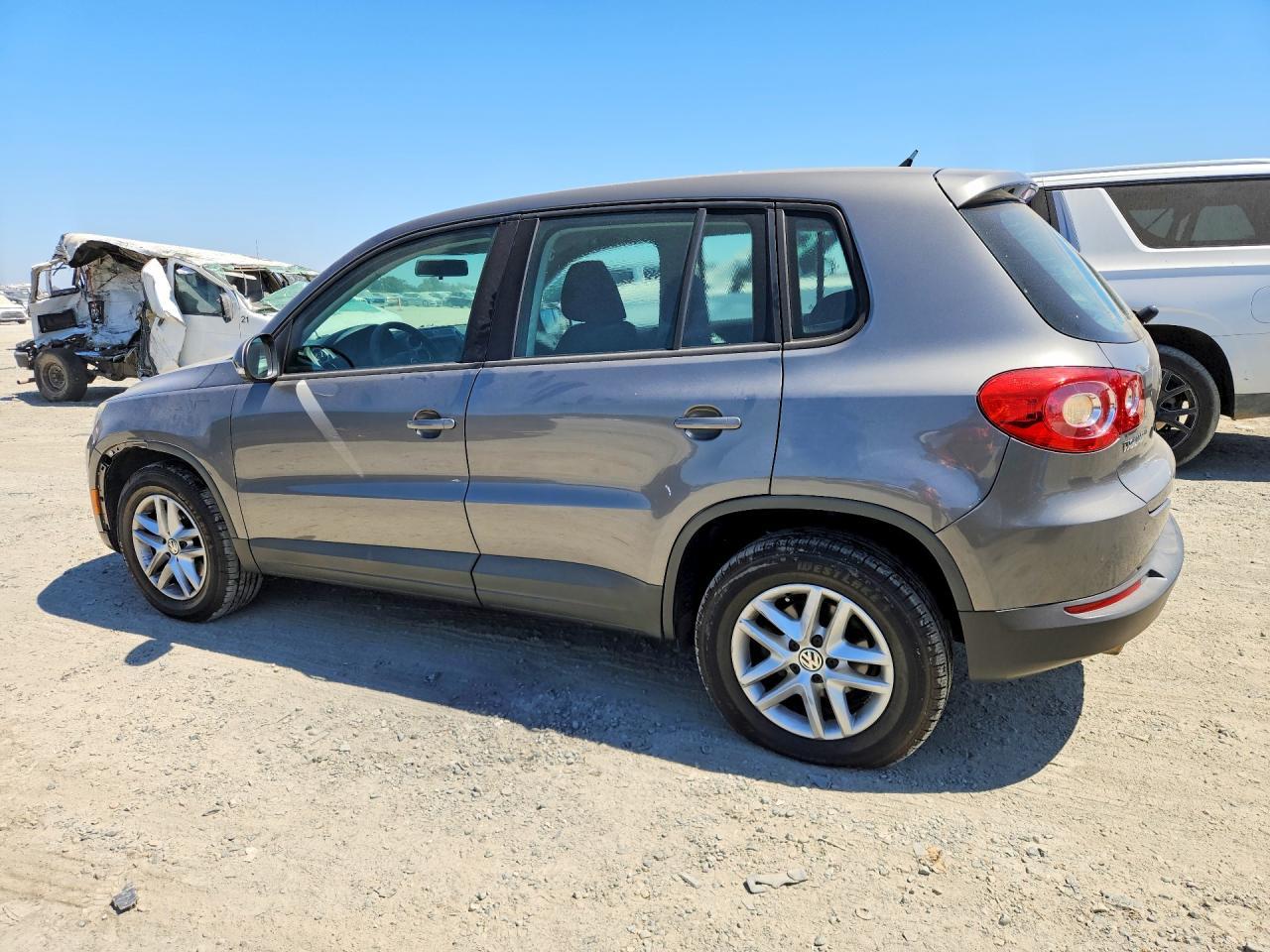 2011 Volkswagen Tiguan S - Фото 2