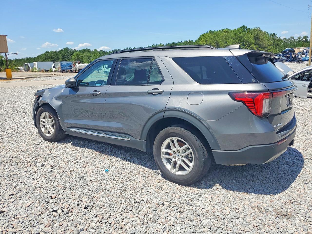 2025 Ford Explorer Active - Фото 2