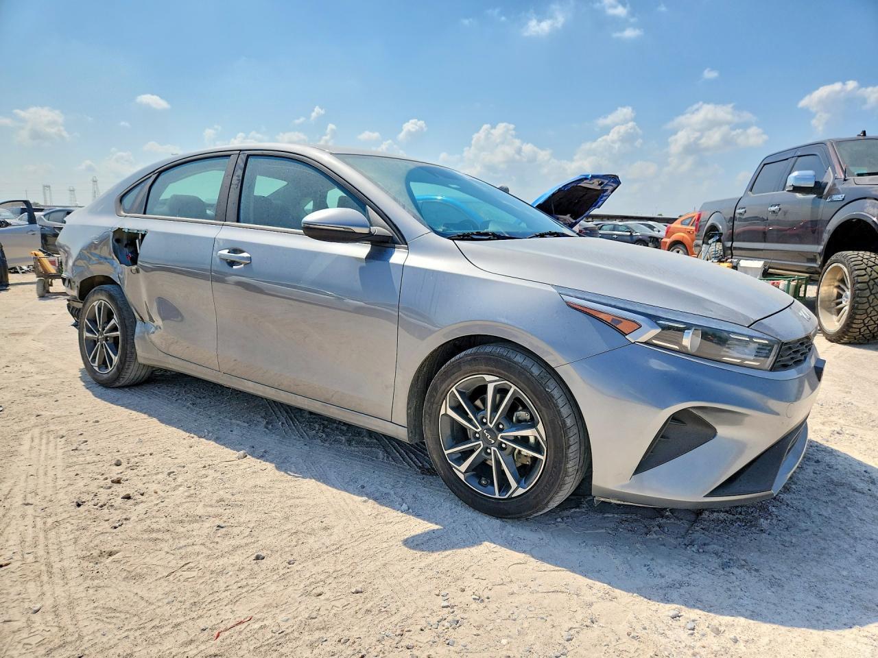2024 Kia Forte Lxs - Image 4
