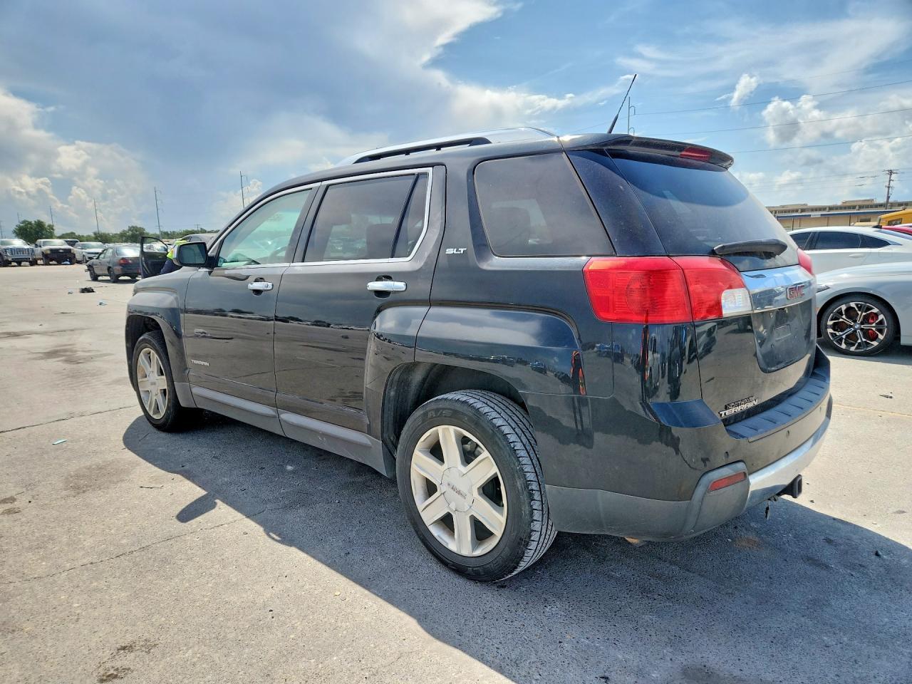 2010 GMC Terrain - Image 2