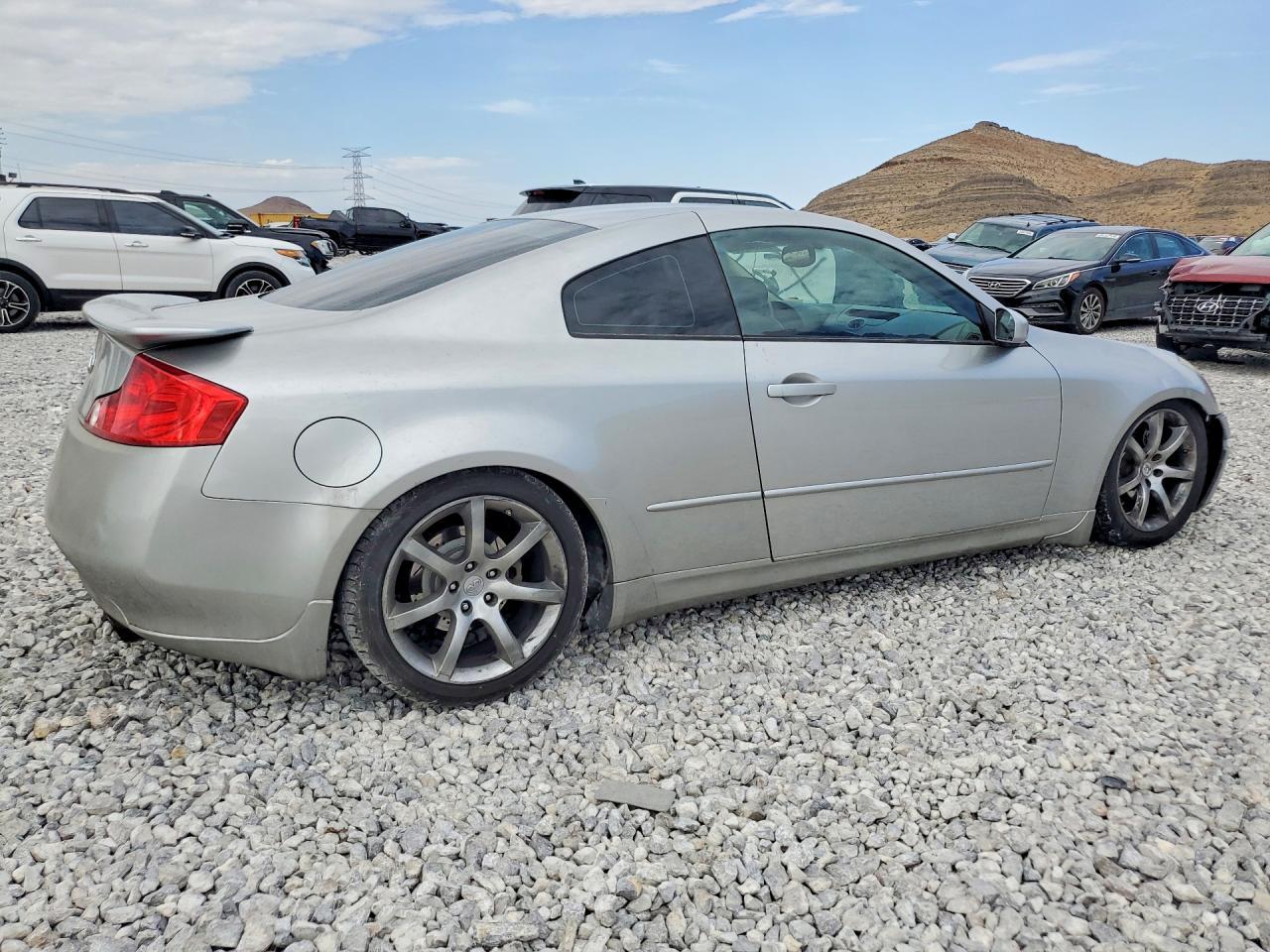 2004 Infiniti G35 Base - Фото 3