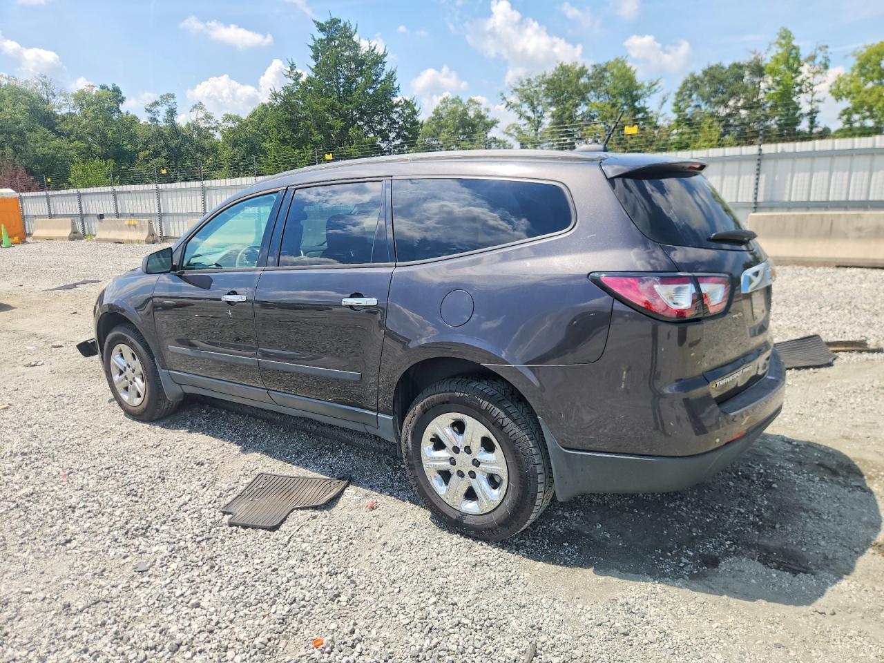2017 Chevrolet Traverse Ls - Фото 2