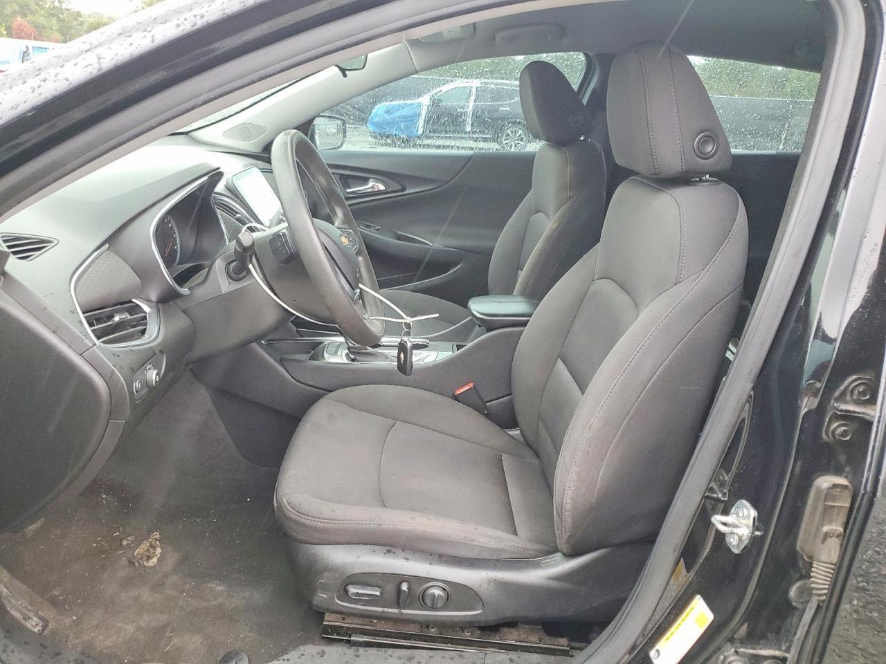 2020 Chev Malibu - Фото 7