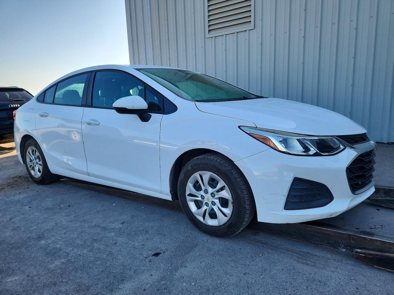 2019 Chevrolet Cruze - Image 4