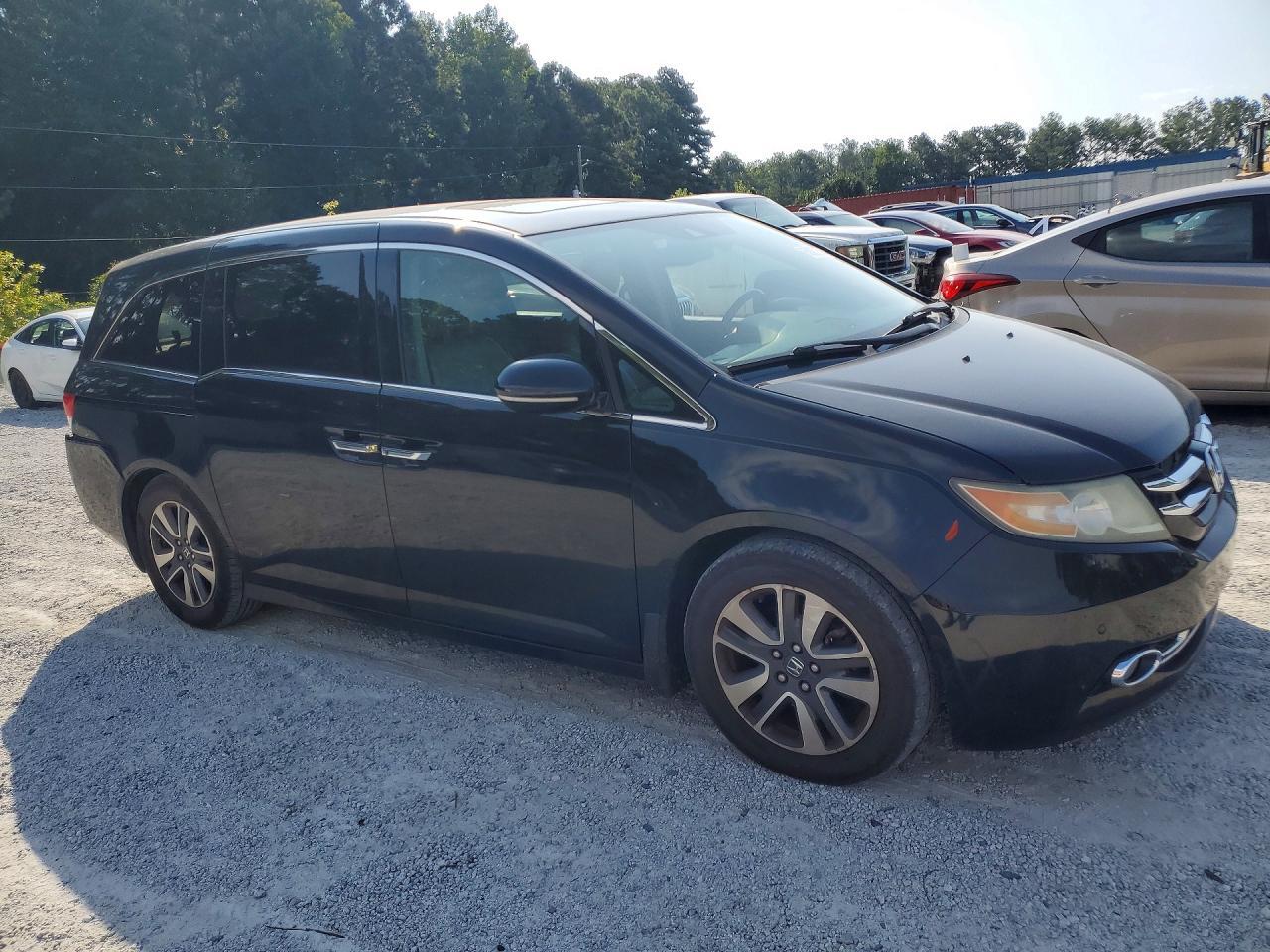 2014 Honda Odyssey Touring - Image 4