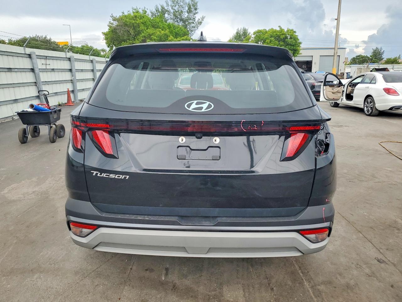 2025 Hyundai Tucson Se - Image 6