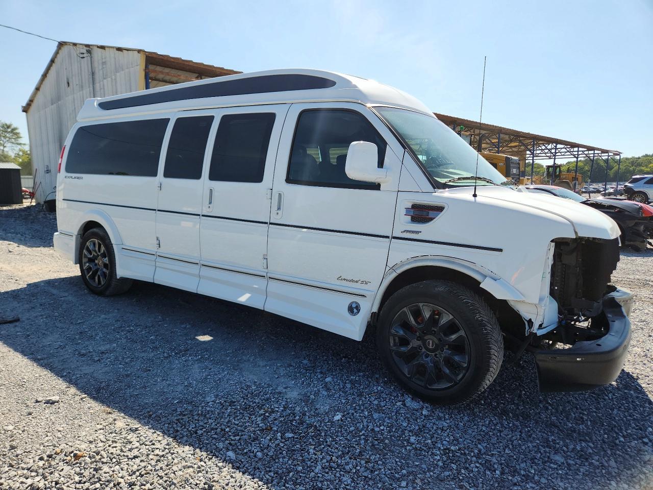 2025 GMC Savana G2500 - Фото 4