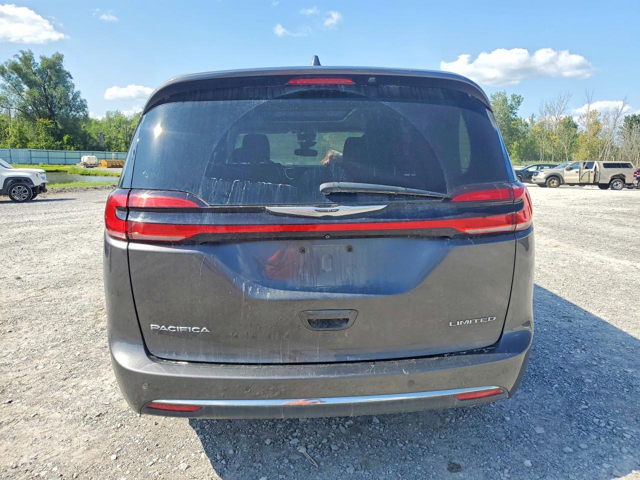 2022 Chrysler Pacifica Limited - Image 6