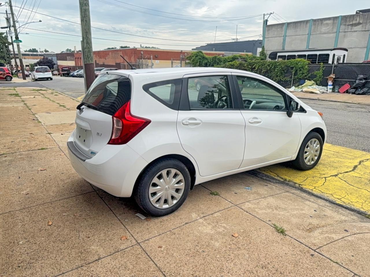 2015 Niss Versa Note - Image 4