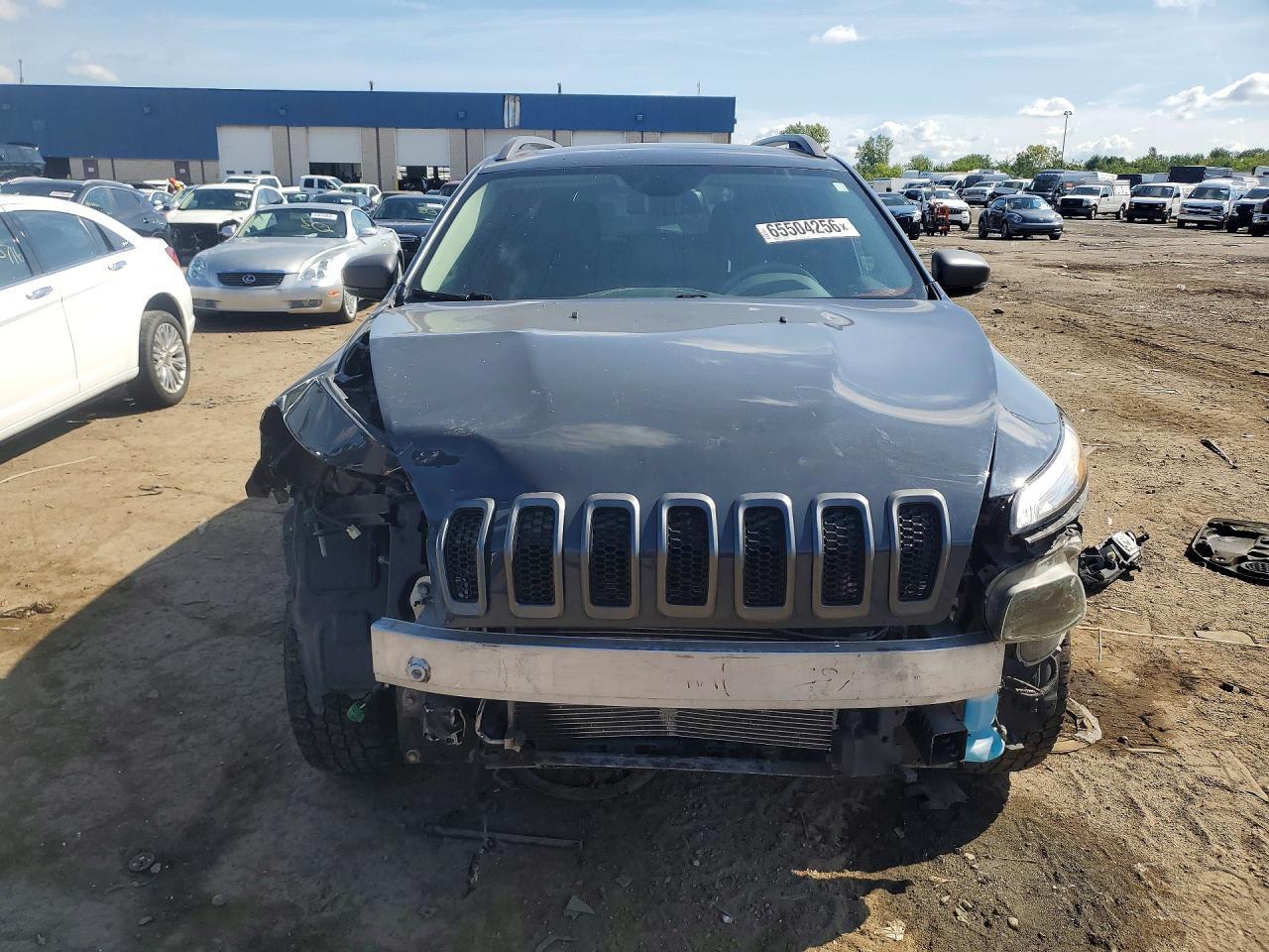 2016 Jeep Cherokee Trailhawk - Image 5