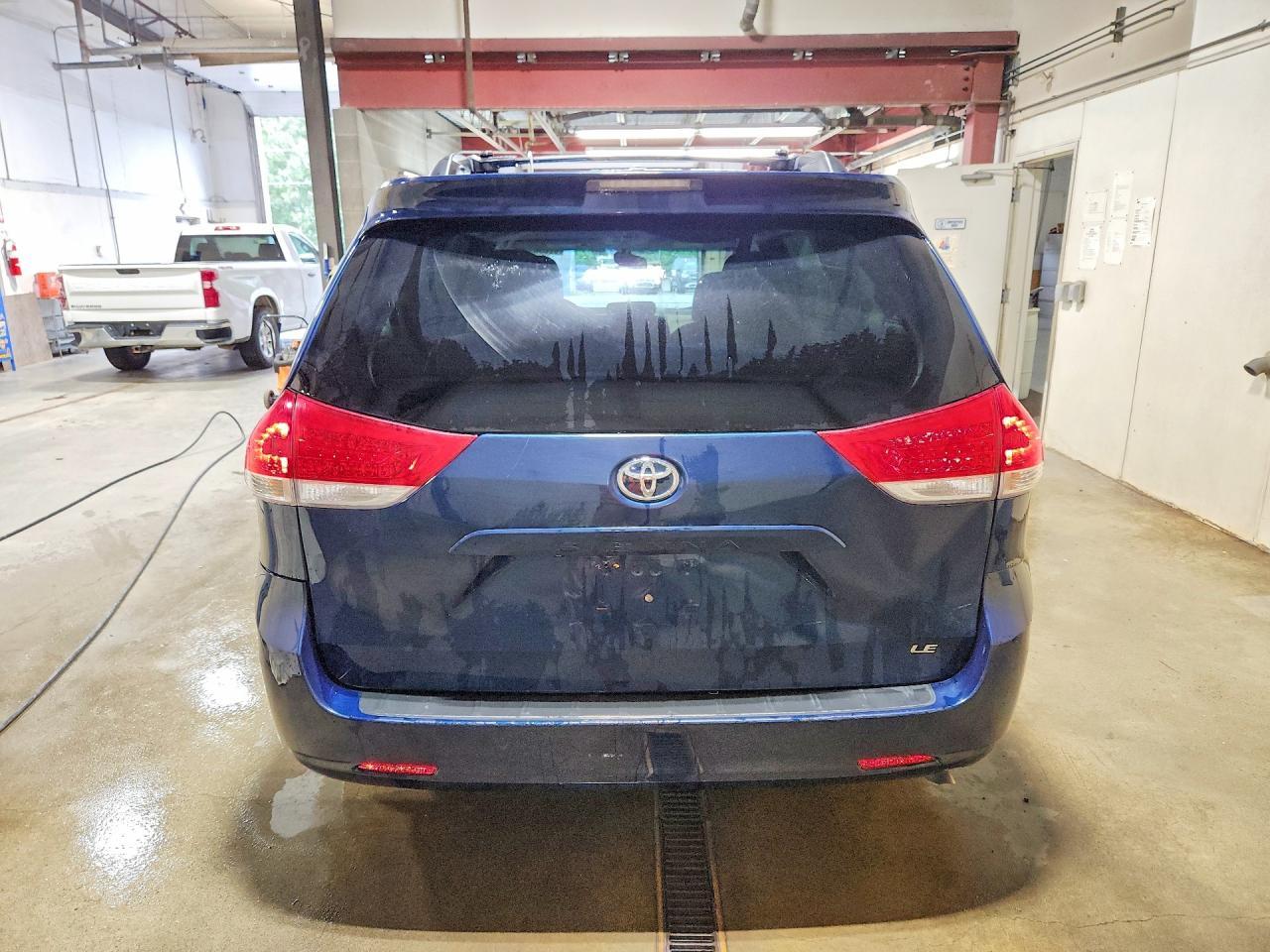 2012 Toyota Sienna Le - Image 6