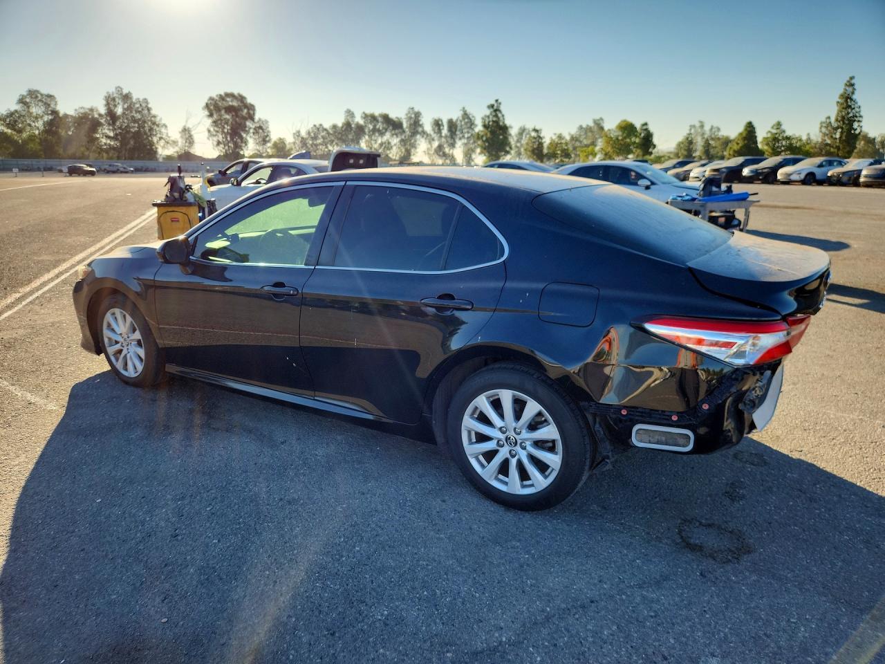 2018 Toyota Camry Le - Фото 2