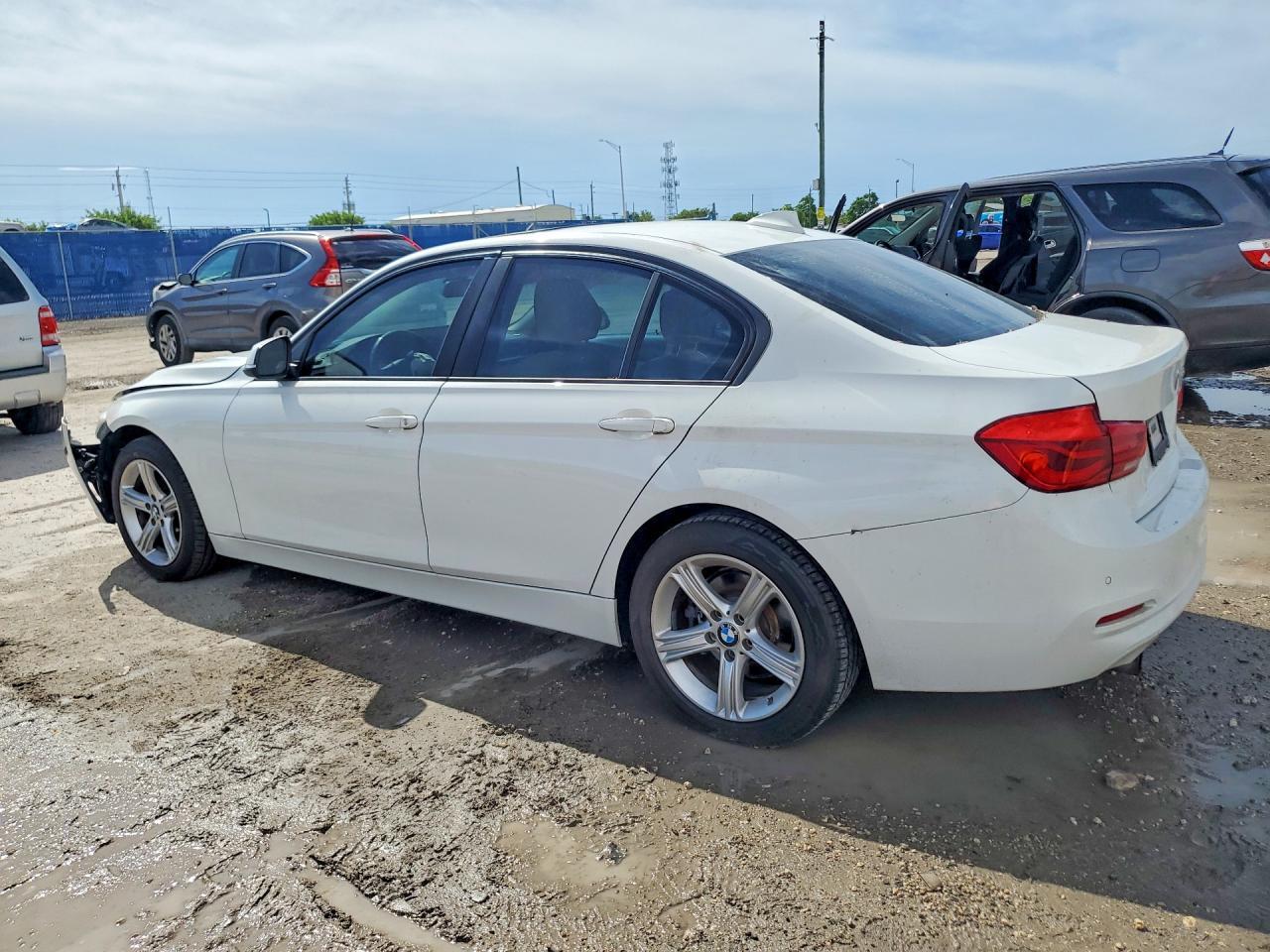 2017 BMW 320 I - Фото 2