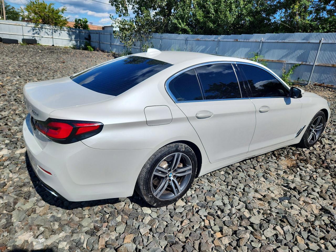 2021 BMW 530 Xi - Image 3