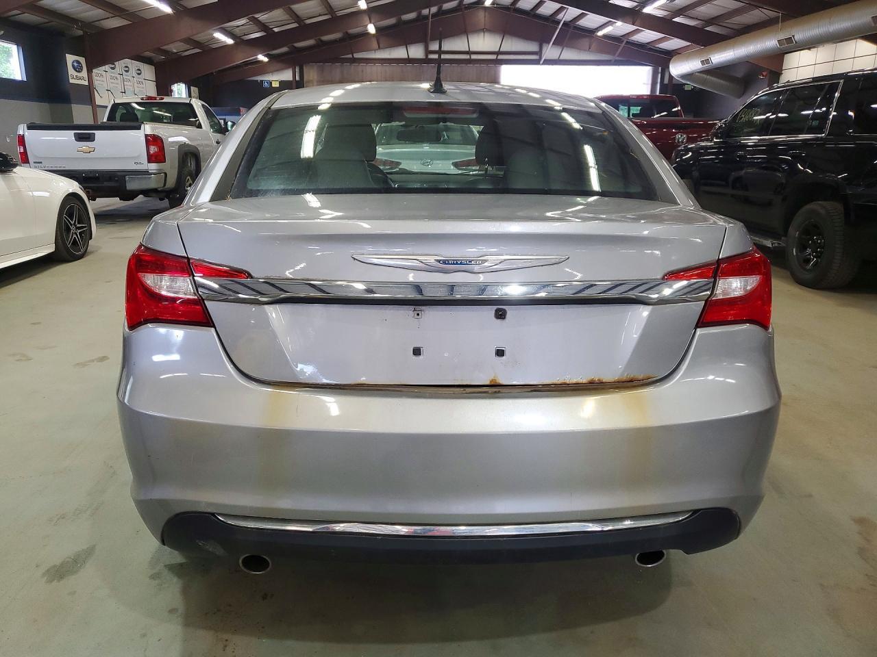 2013 Chrysler 200 Limited - Image 6