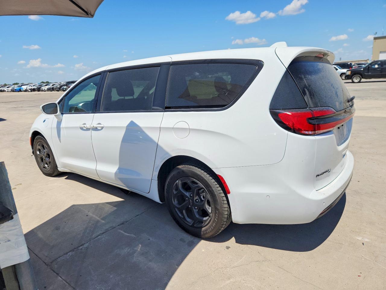 2022 Chrysler Pacifica Hybrid Touring L - Image 2
