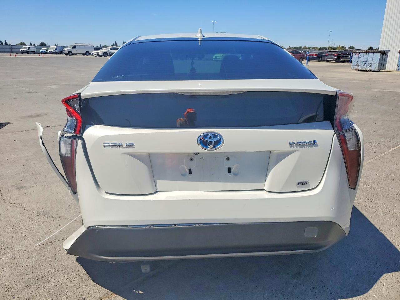 2016 Toyota Prius Two Eco - Фото 6