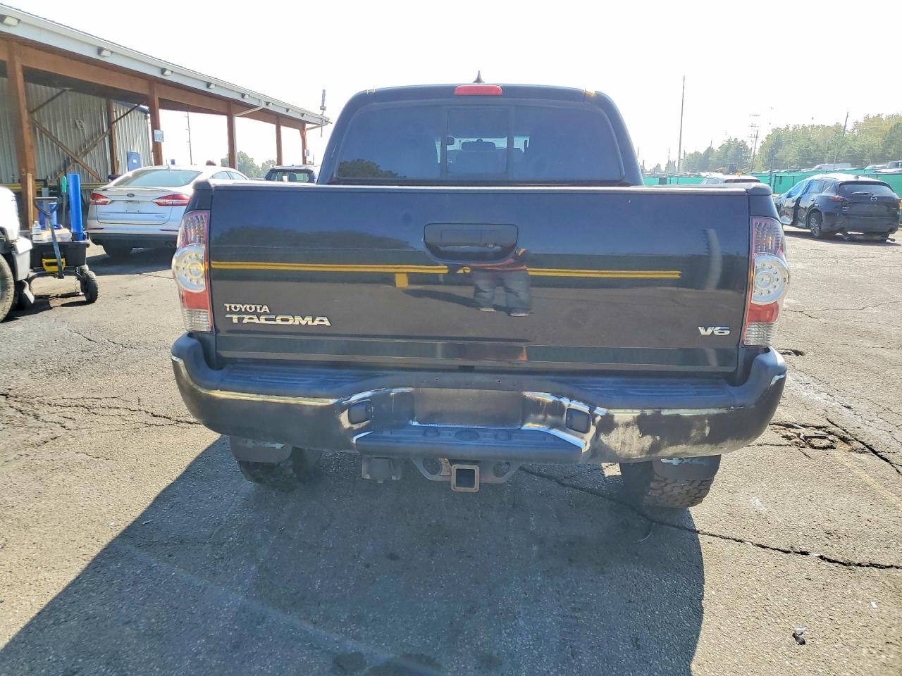 2015 Toyota Tacoma V6 - Фото 6