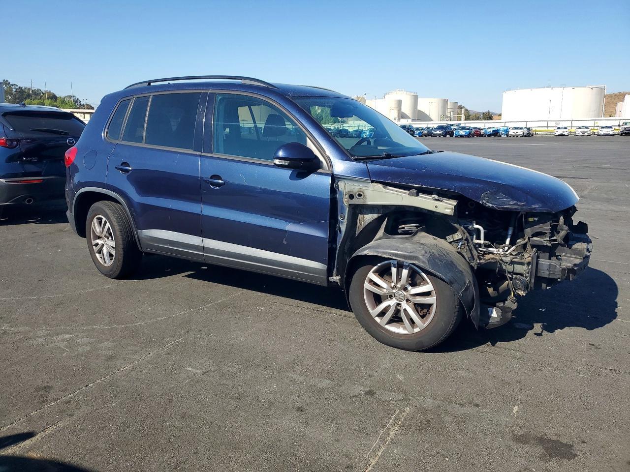 2016 Volkswagen Tiguan S - Image 4
