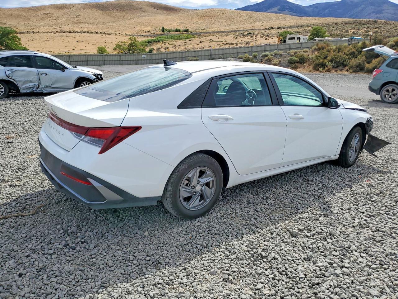 2024 Hyundai Elantra Se - Фото 3