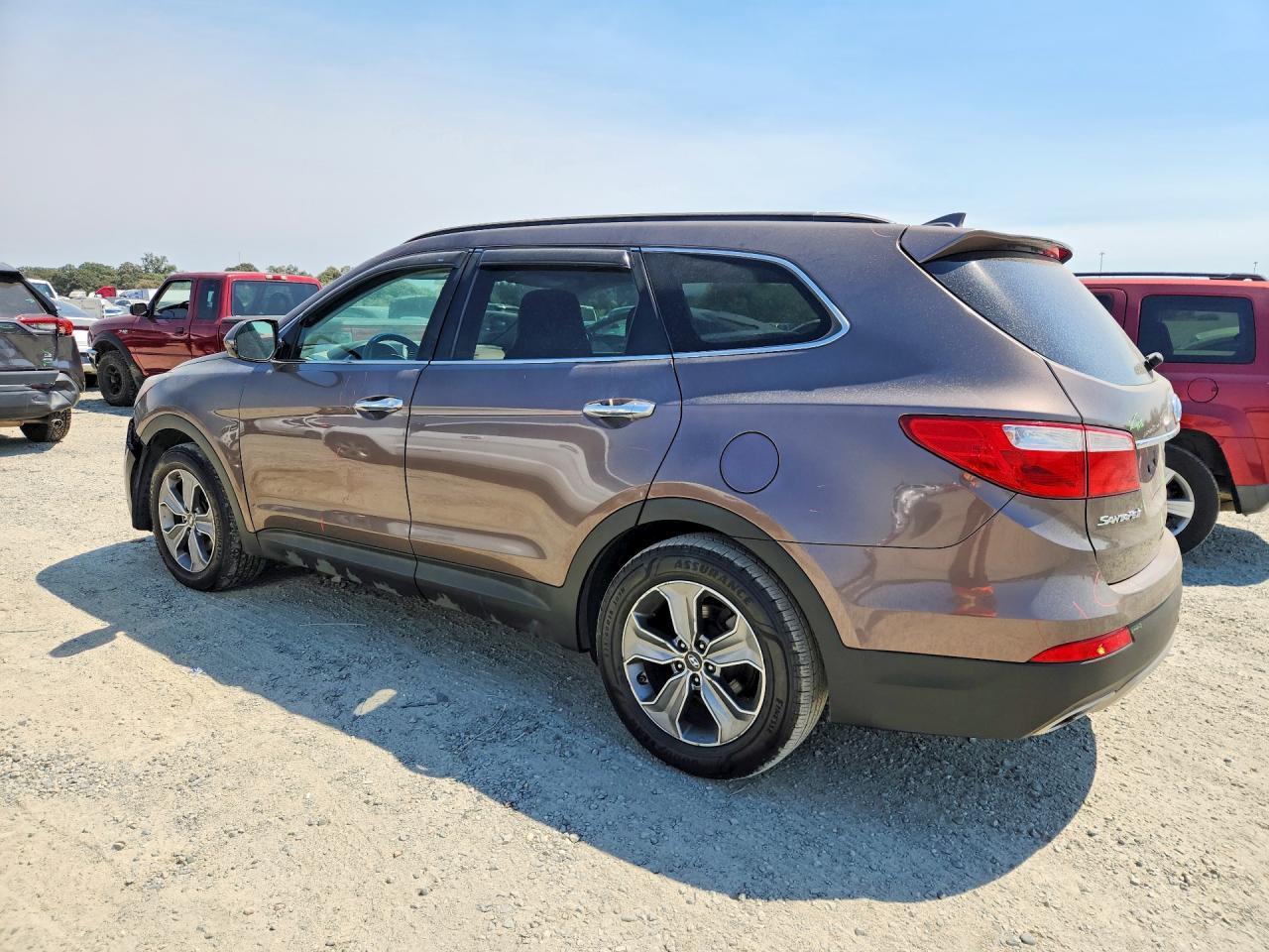 2015 Hyundai Santa Fe Gls - Image 2