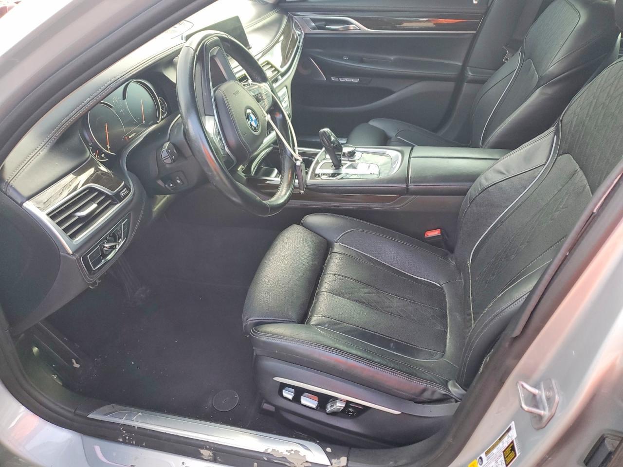 2016 BMW 750 Xi - Image 7