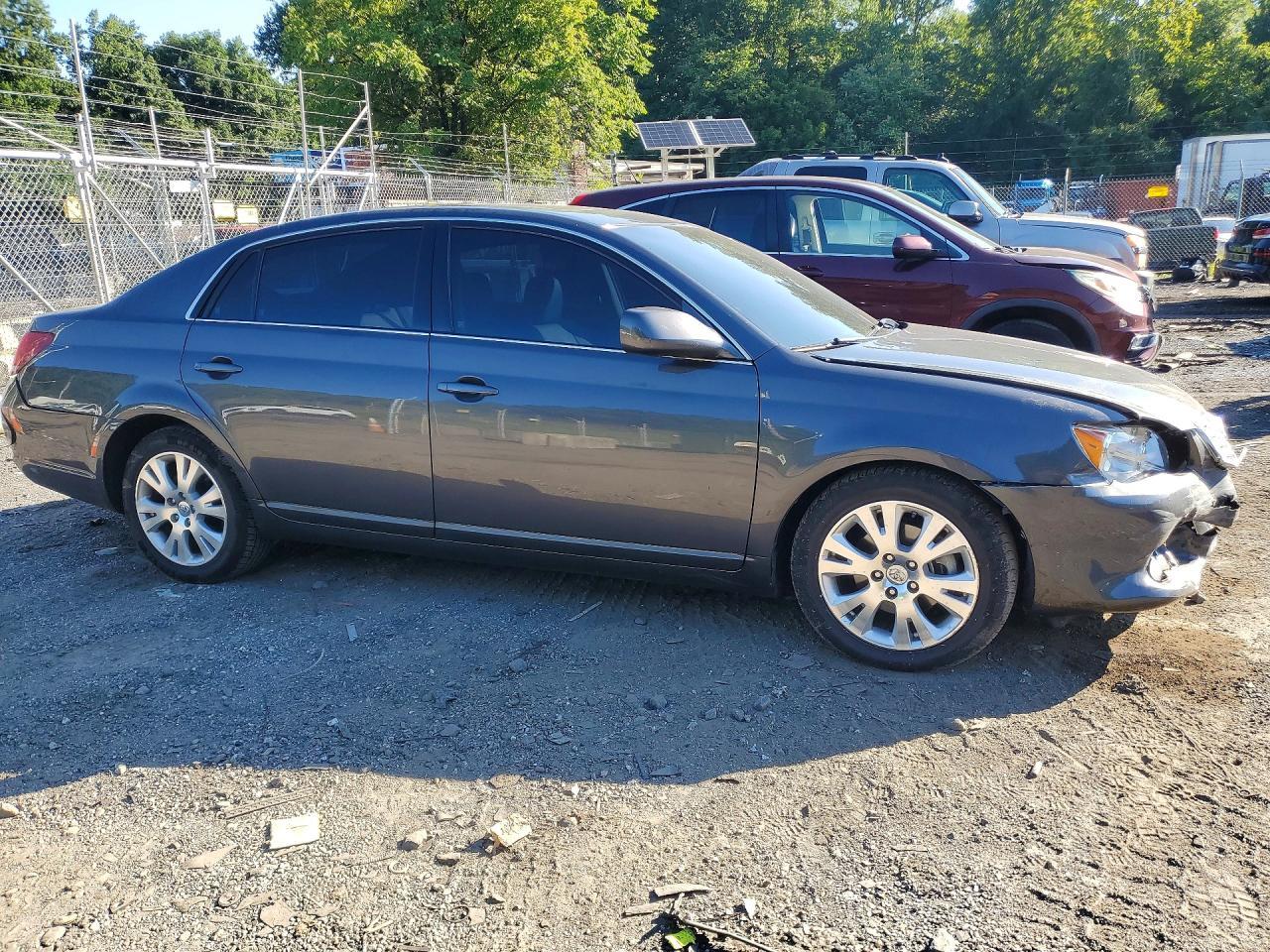 2010 Toyota Avalon Xls - Image 4