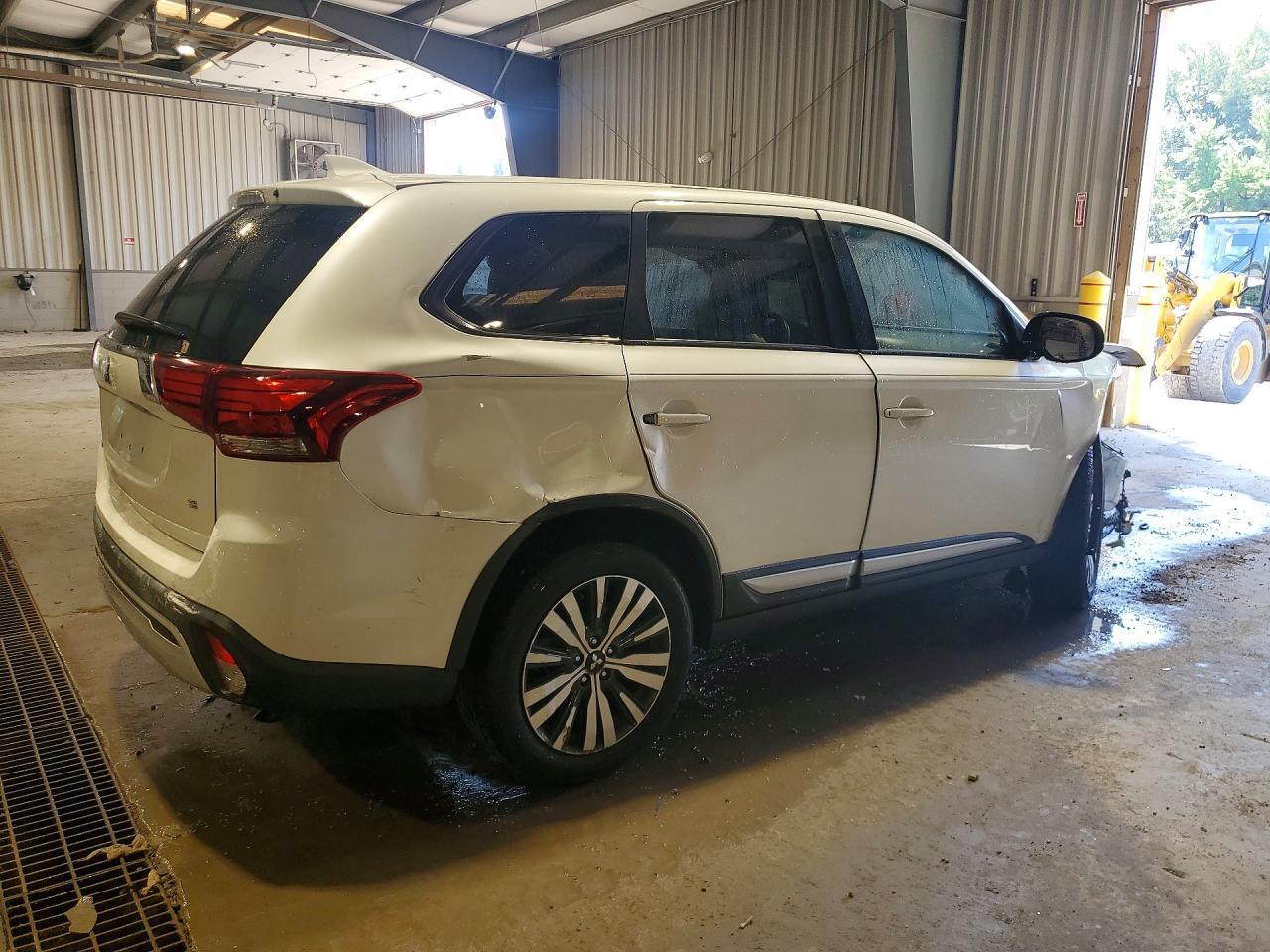 2020 Mitsubishi Outlander Se - Image 3