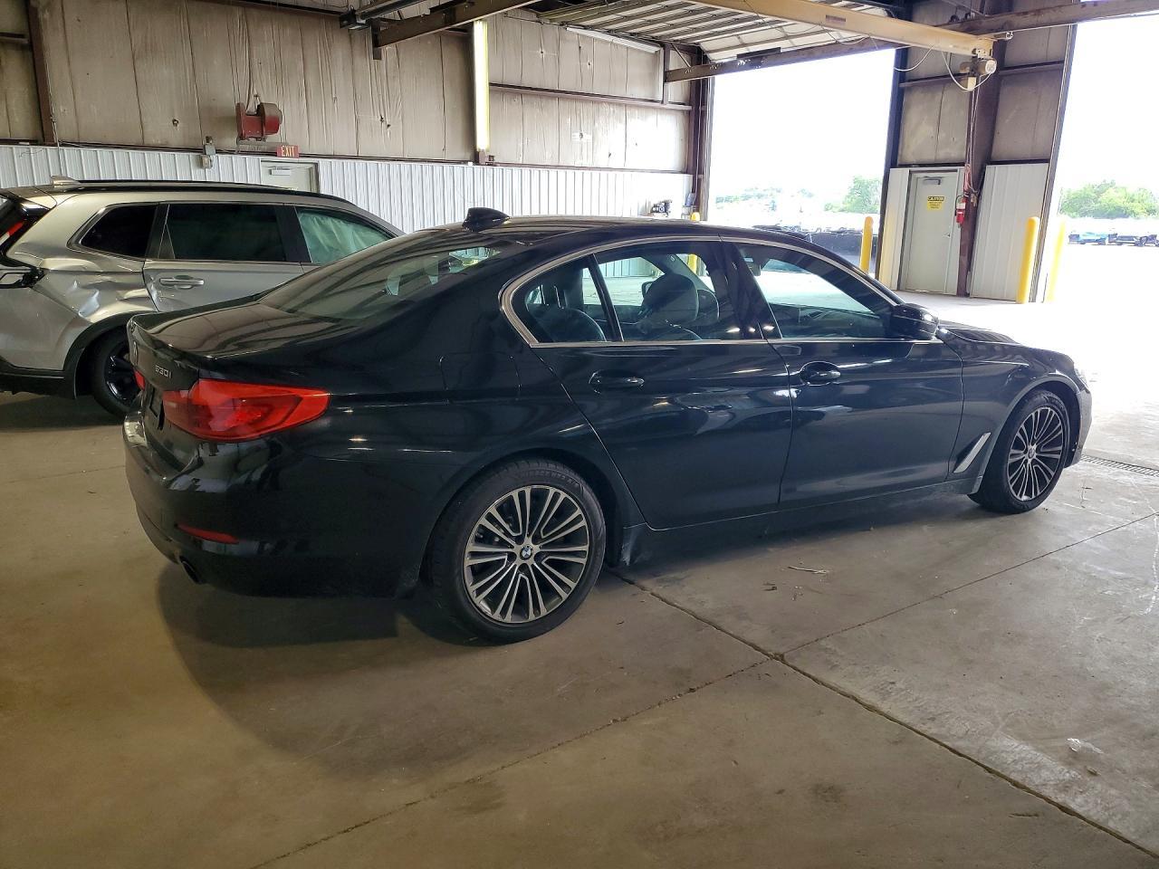 2019 BMW 530 Xi - Image 3