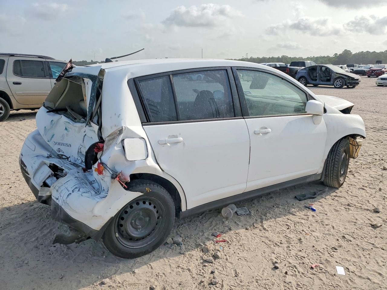 2009 Nissan Versa 1.8 S - Image 3