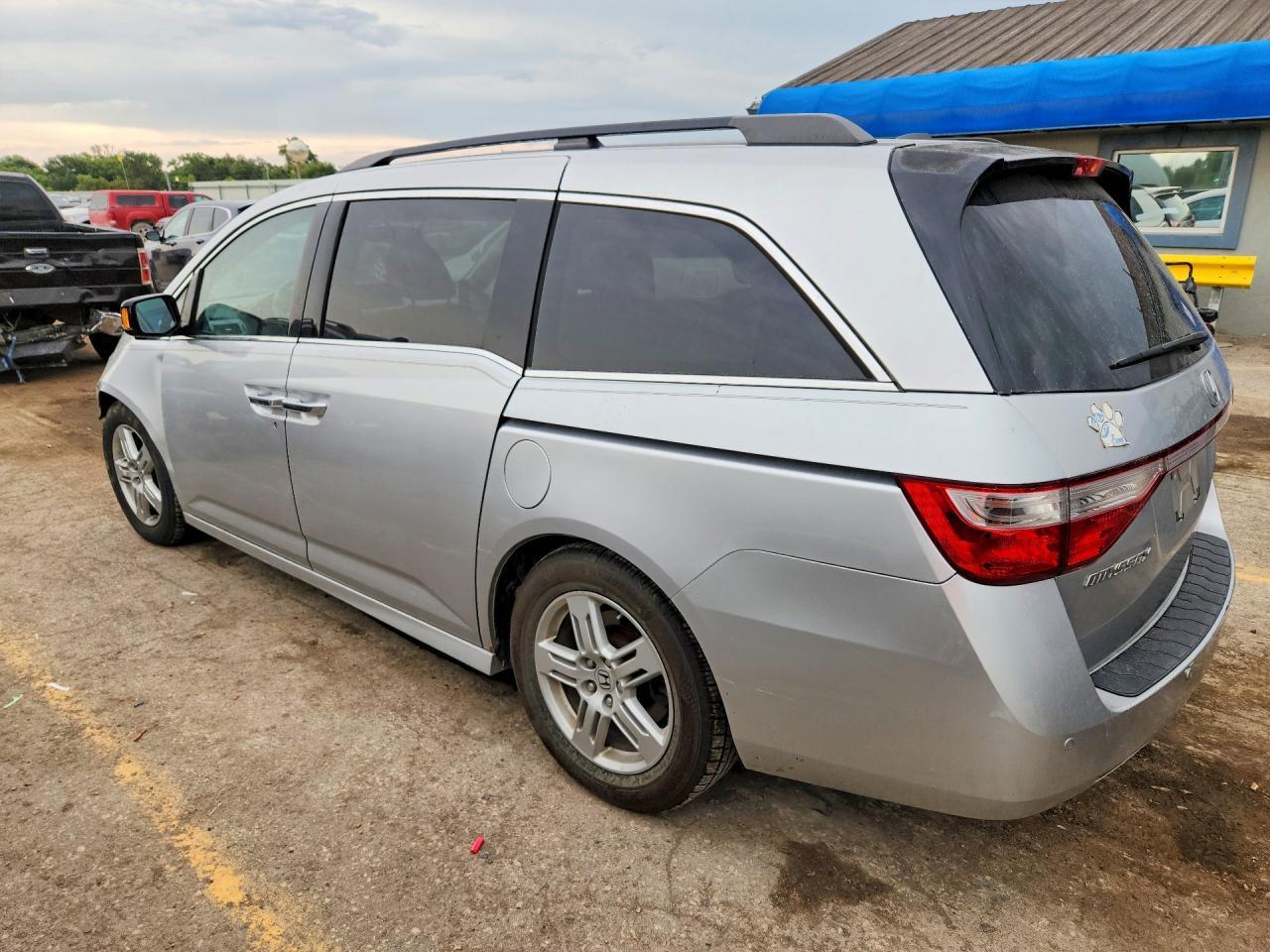2013 Honda Odyssey Touring - Image 2