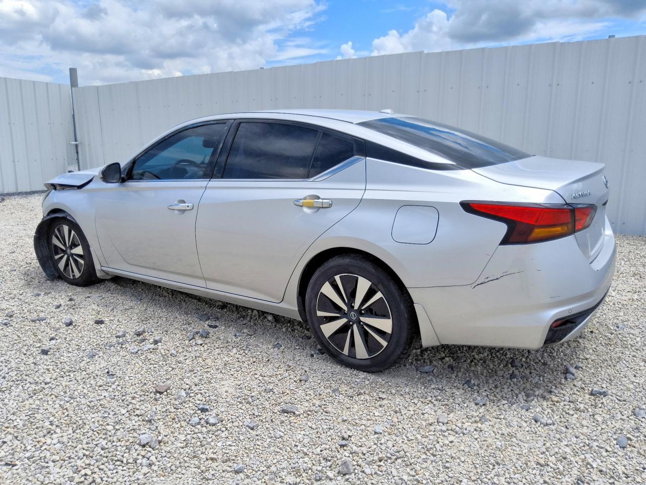 2019 Nissan Altima Sv - Фото 2