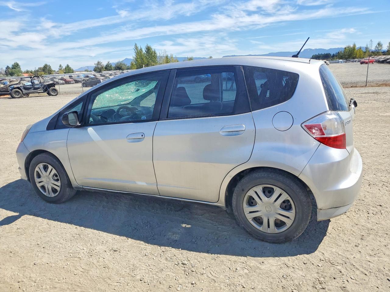 2011 Honda Fit - Фото 2