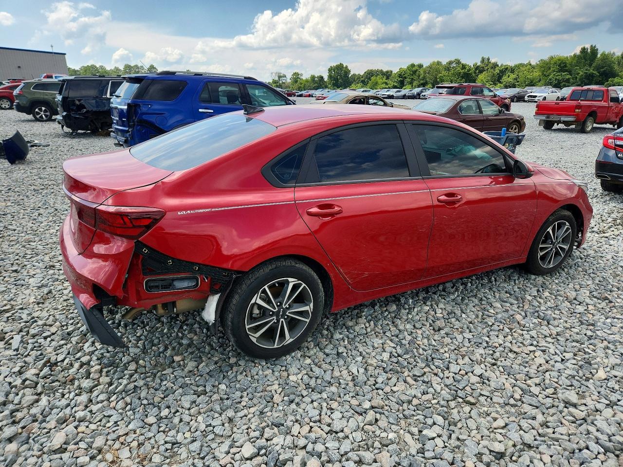 2024 Kia Forte Lxs - Image 3