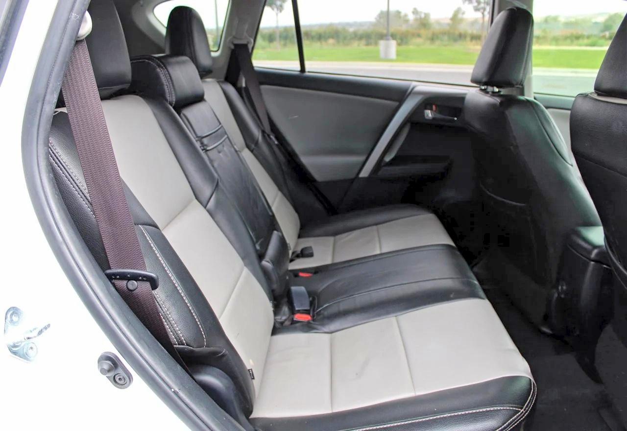 2017 Toyota Rav4 Hybrid Xle - Image 6