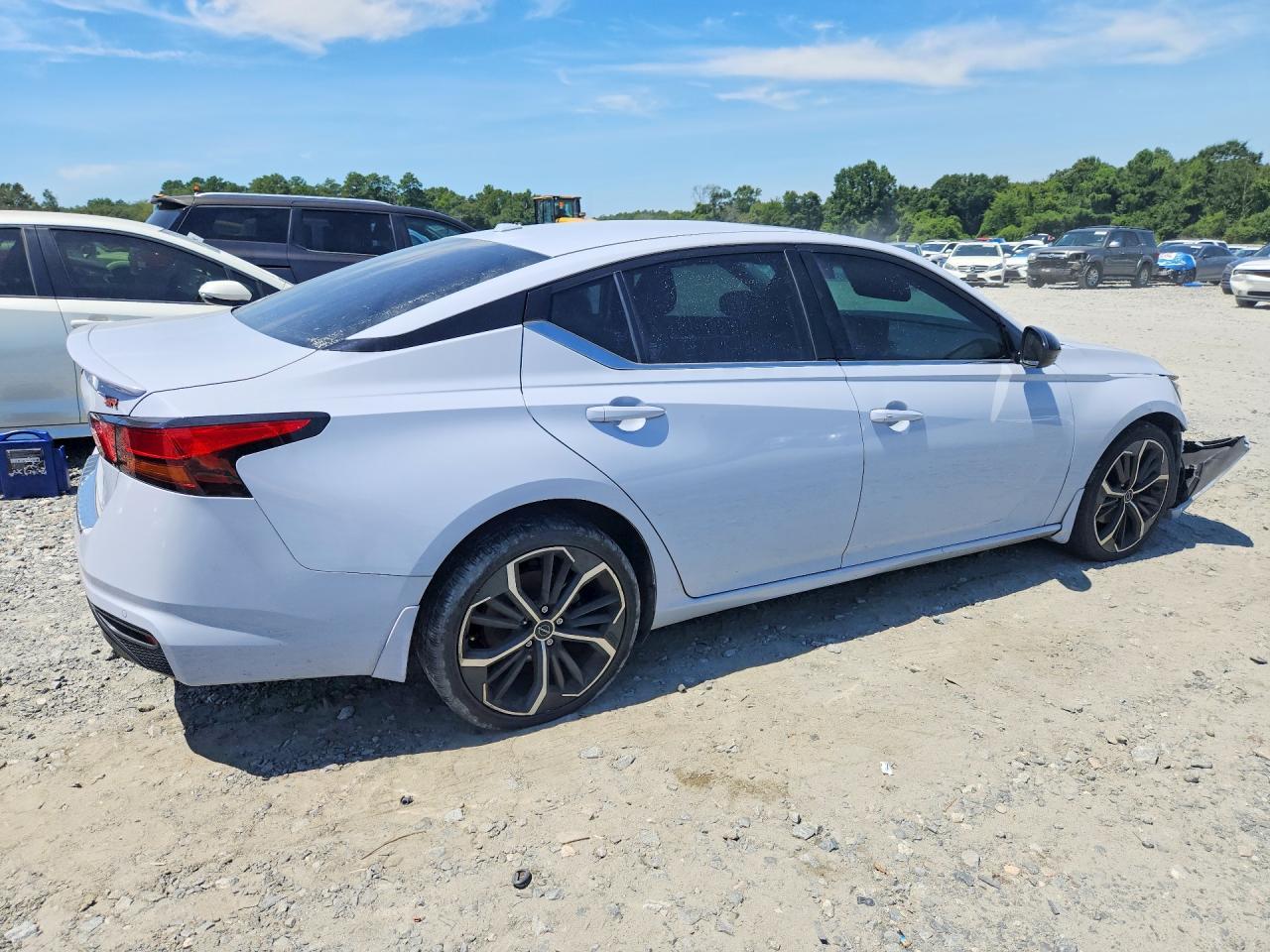 2023 Nissan Altima Sr - Фото 3