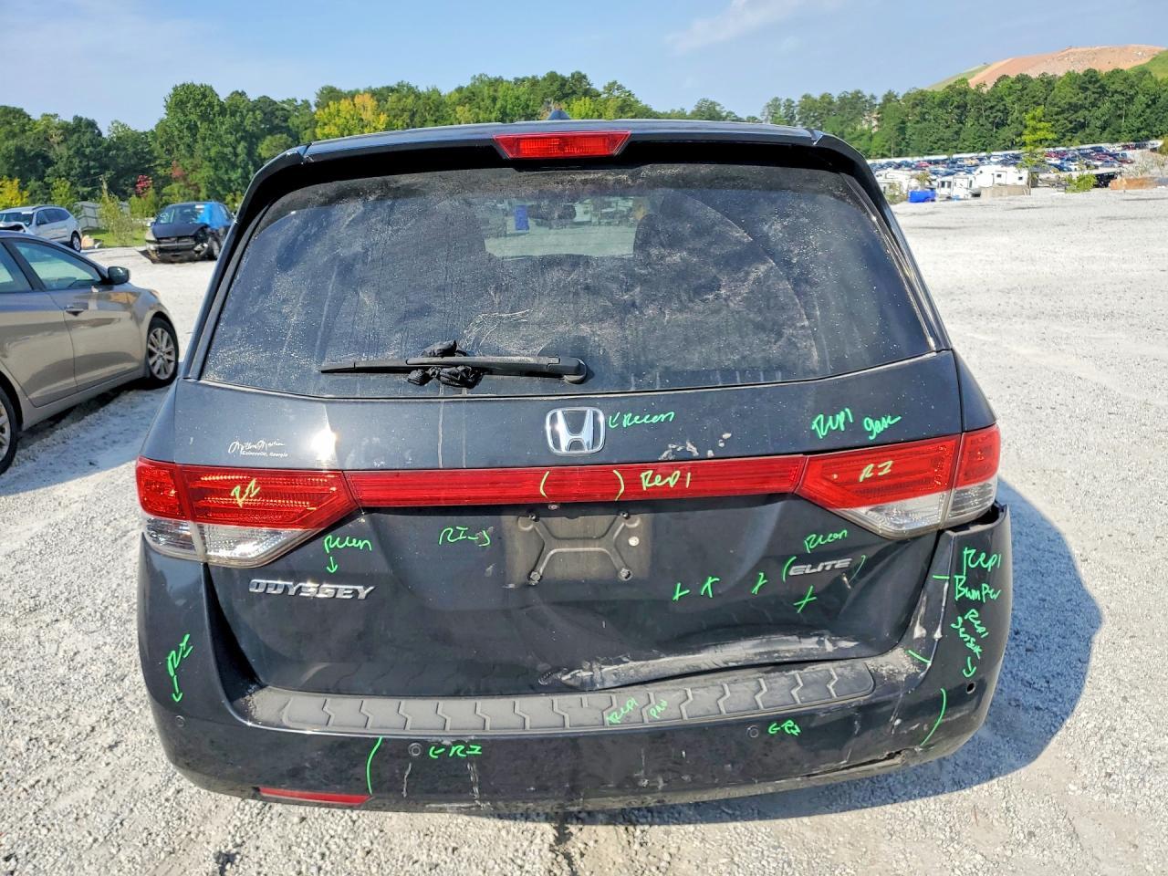 2014 Honda Odyssey Touring - Image 6
