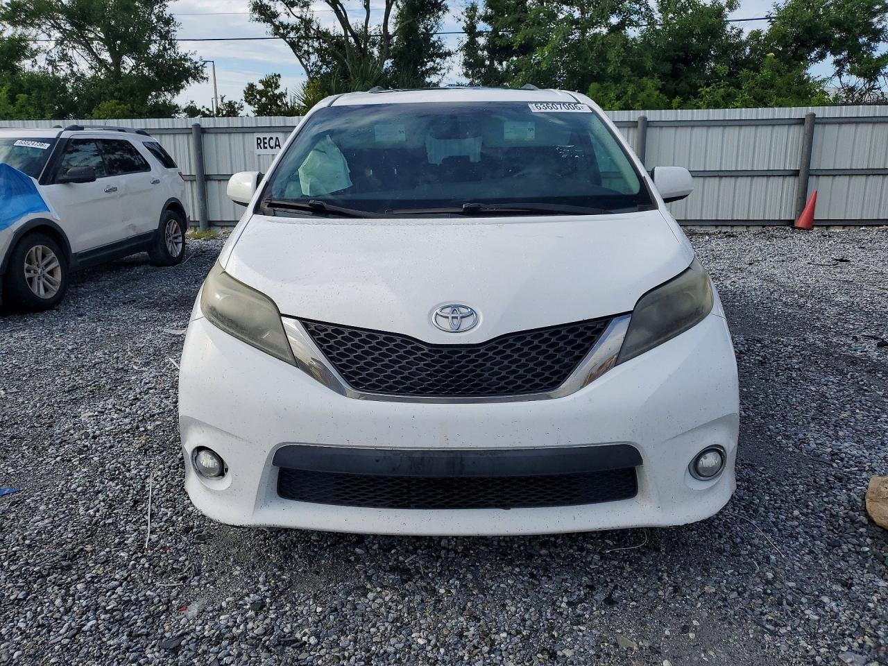 2015 Toyota Sienna Sport - Фото 5