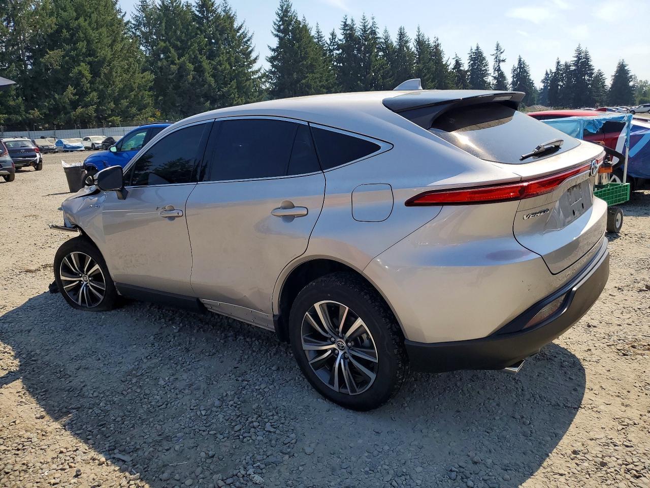 2021 Toyota Venza Le - Image 2