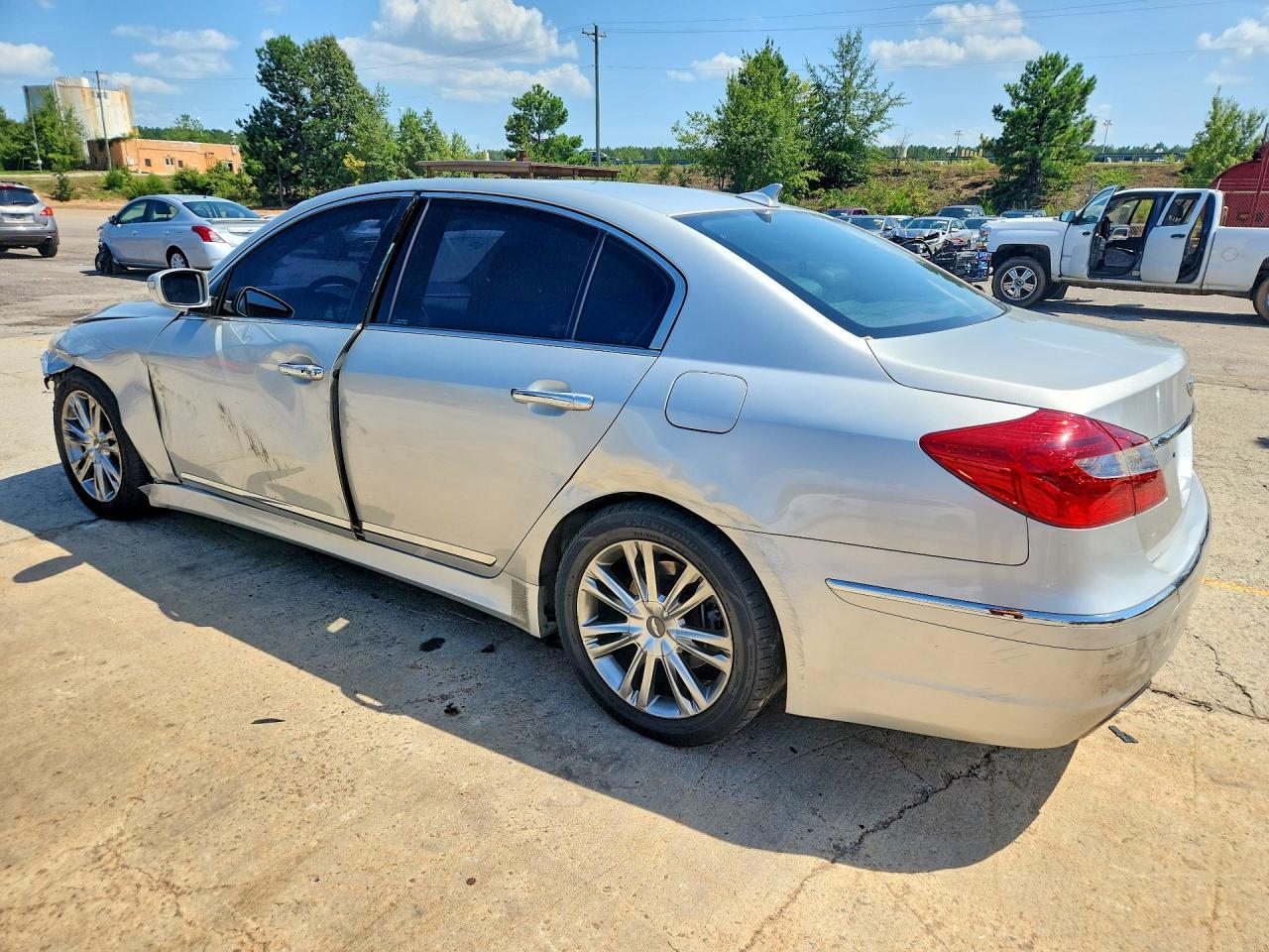 2012 Hyundai Genesis 3.8L - Фото 2