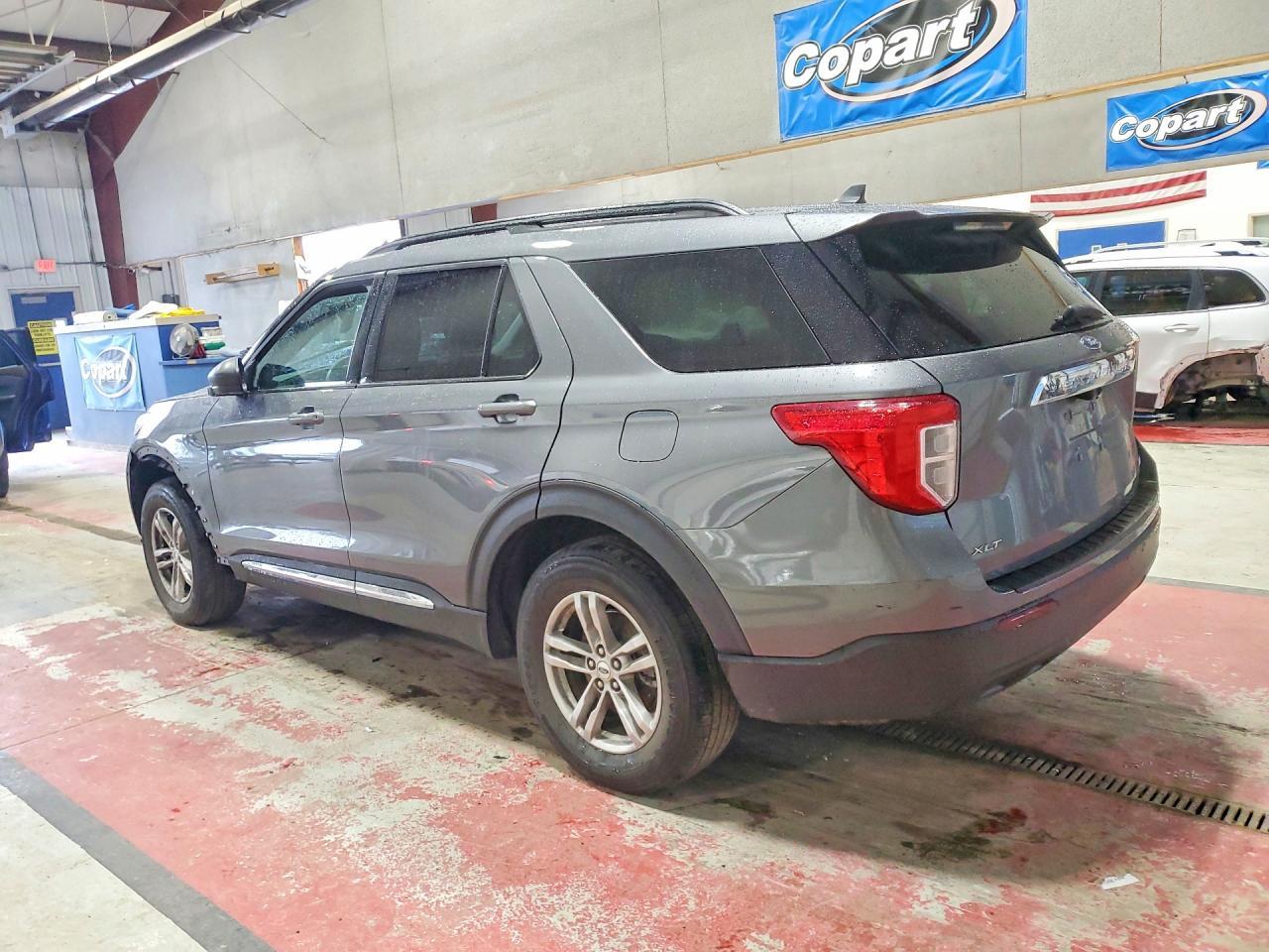 2022 Ford Explorer Xlt - Фото 2