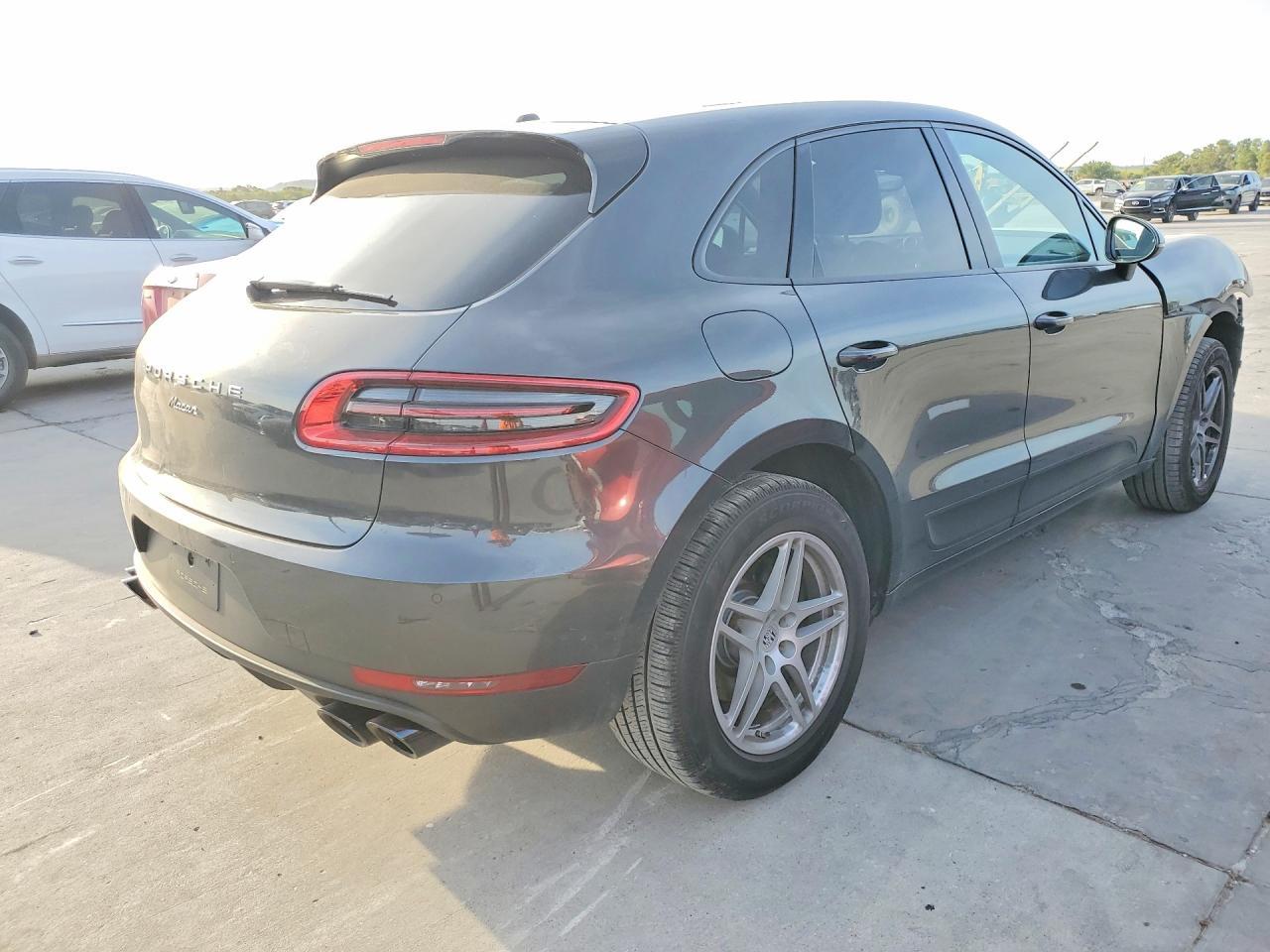 2018 Porsche Macan Macan - Image 3