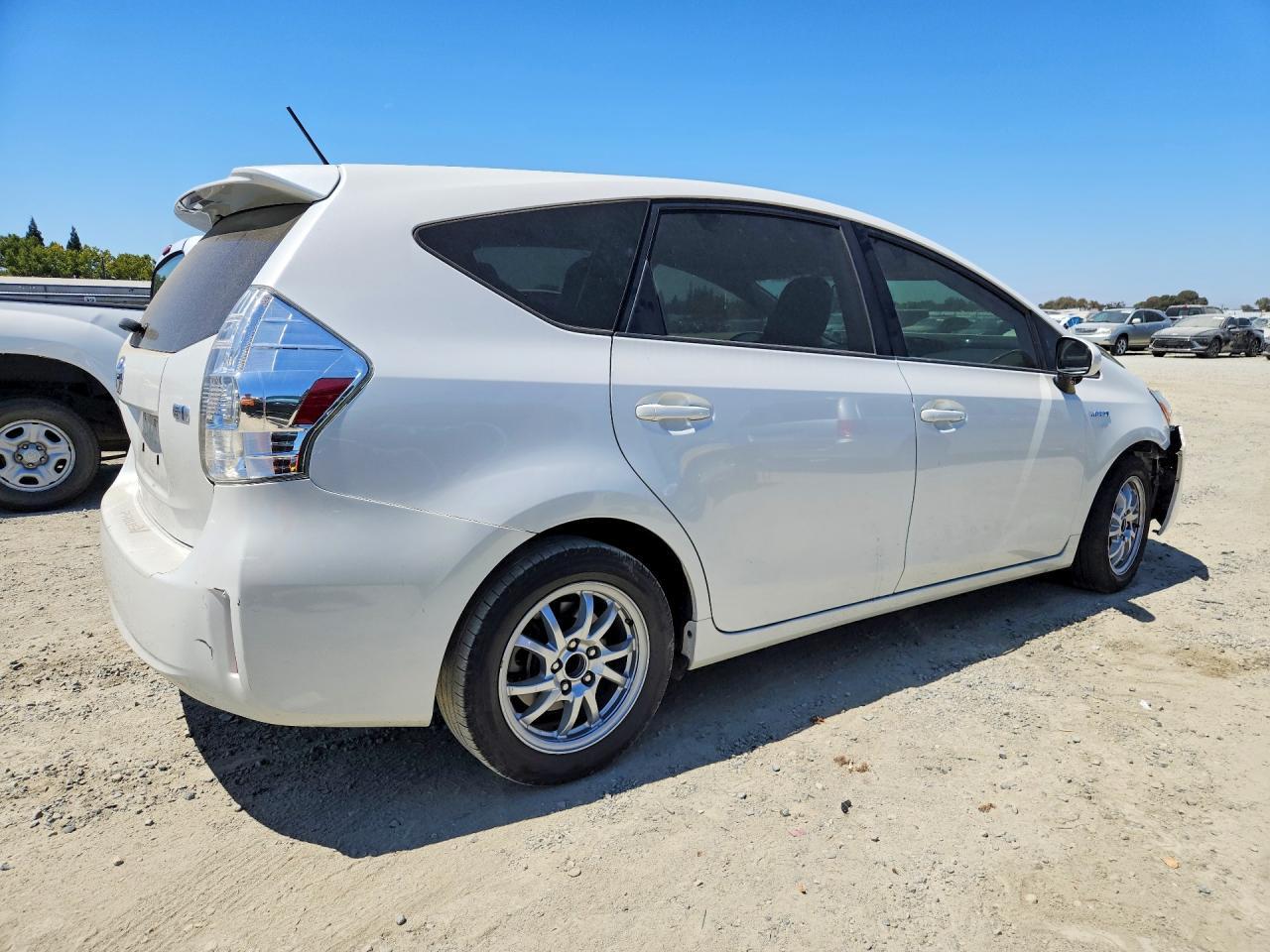 2014 Toyota Prius V Three - Фото 3