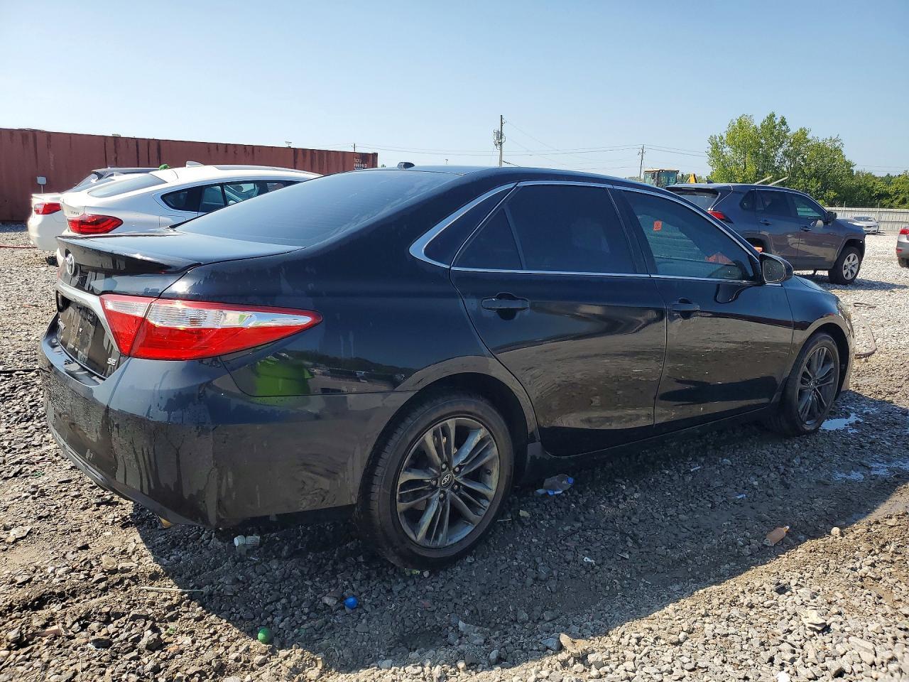 2016 Toyota Camry Se - Фото 3