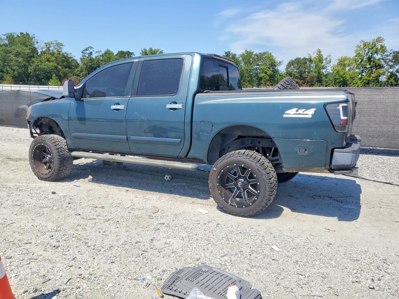 2004 Nissan Titan Xe - Image 2