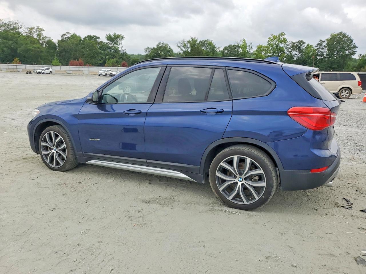 2017 BMW X1 Sdrive28I - Фото 2