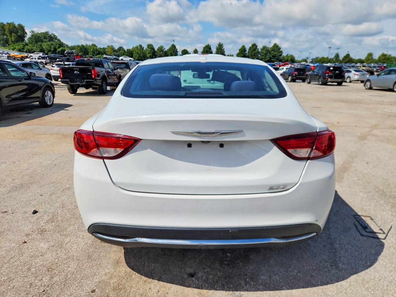 2015 Chrysler 200 Limited - Фото 6