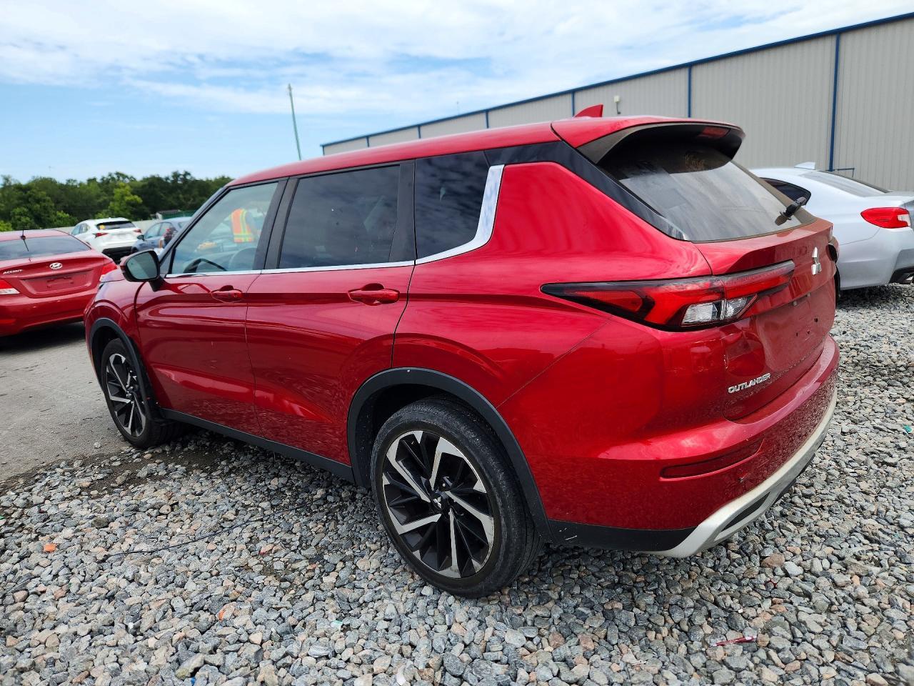2022 Mitsubishi Outlander Se - Image 2