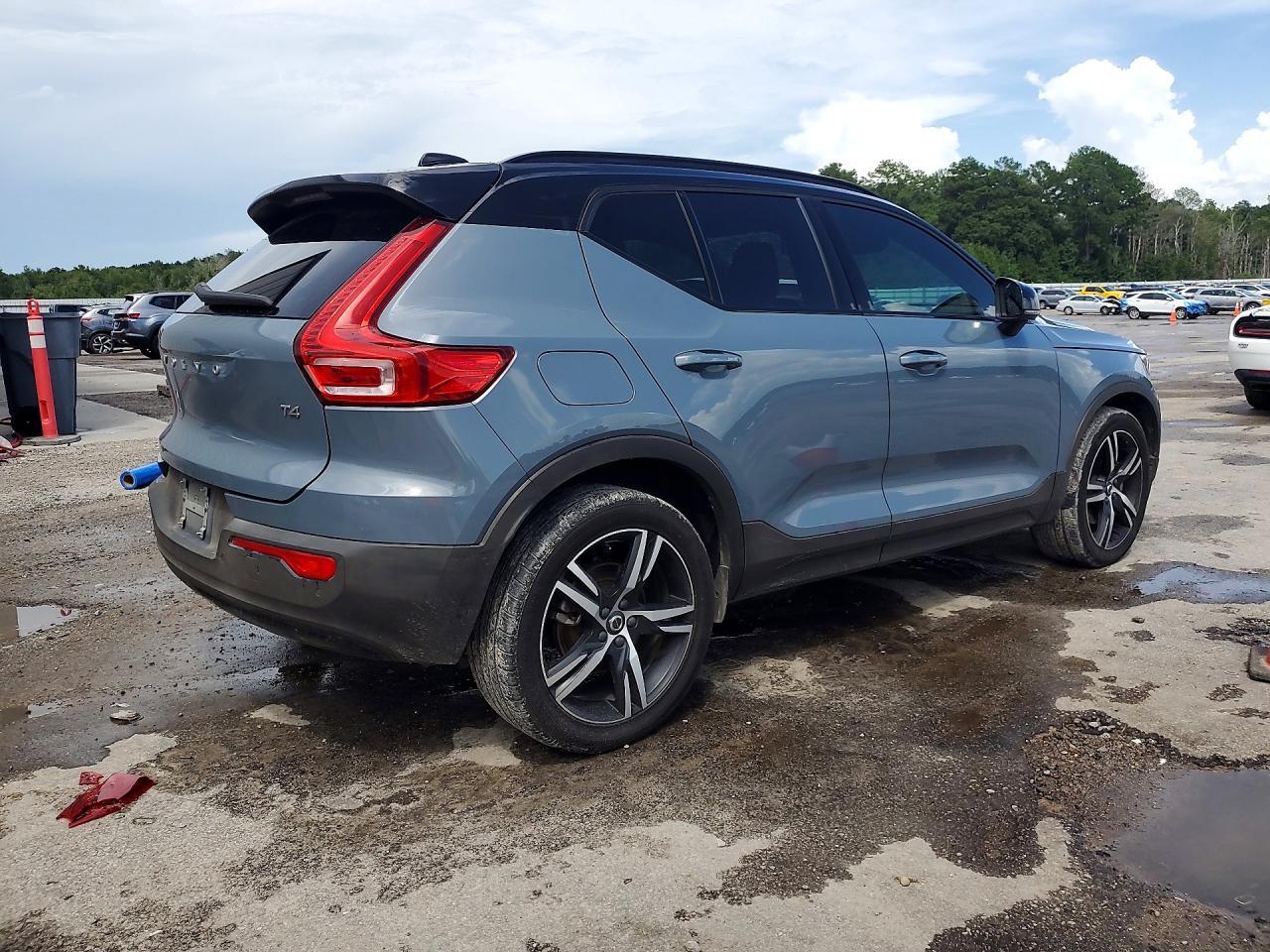 2022 Volvo Xc40 T4 R-Design - Фото 3
