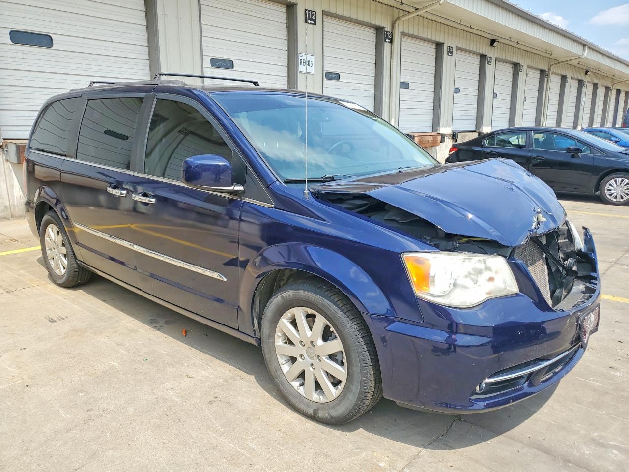 2016 Chrysler Town & Country Touring - Фото 4